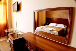 Отель Hotel Condori Кобулети Двухместный номер Делюкс с 1 кроватью (для 2 взрослых и 1 ребенка)-5
